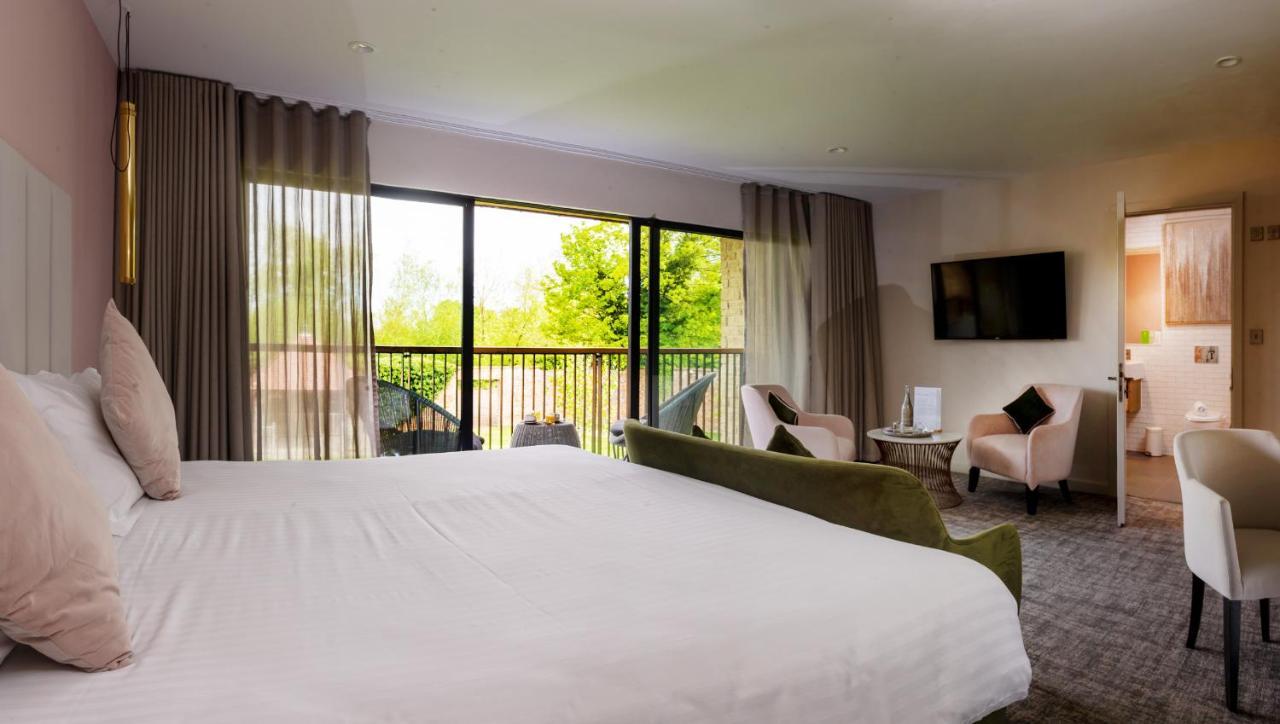 Летний дом Hatherley Manor &