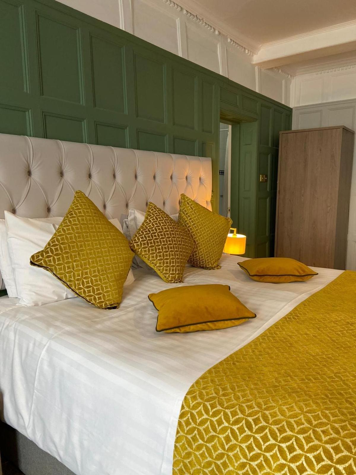 Летний дом Hatherley Manor &