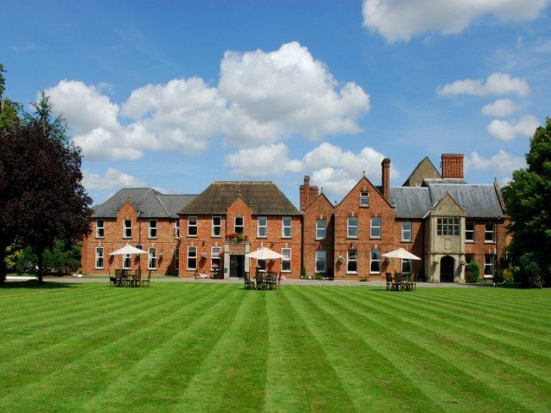 Летний дом Hatherley Manor &